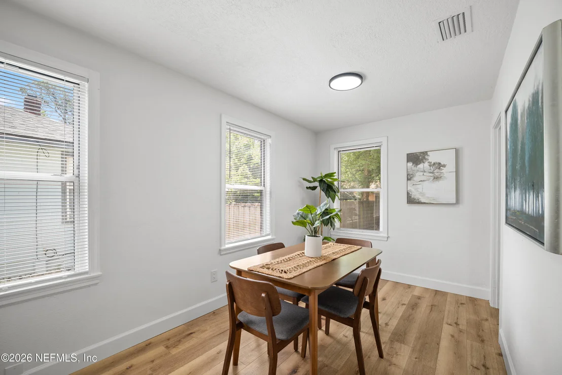 Photo of 4560 CRESCENT Street