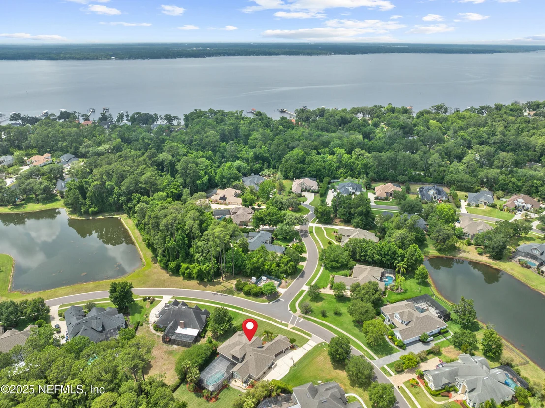 Photo of 389 SUMMERSET Drive
