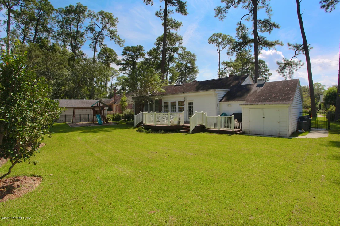 Photo of 1405 Mapleton Road