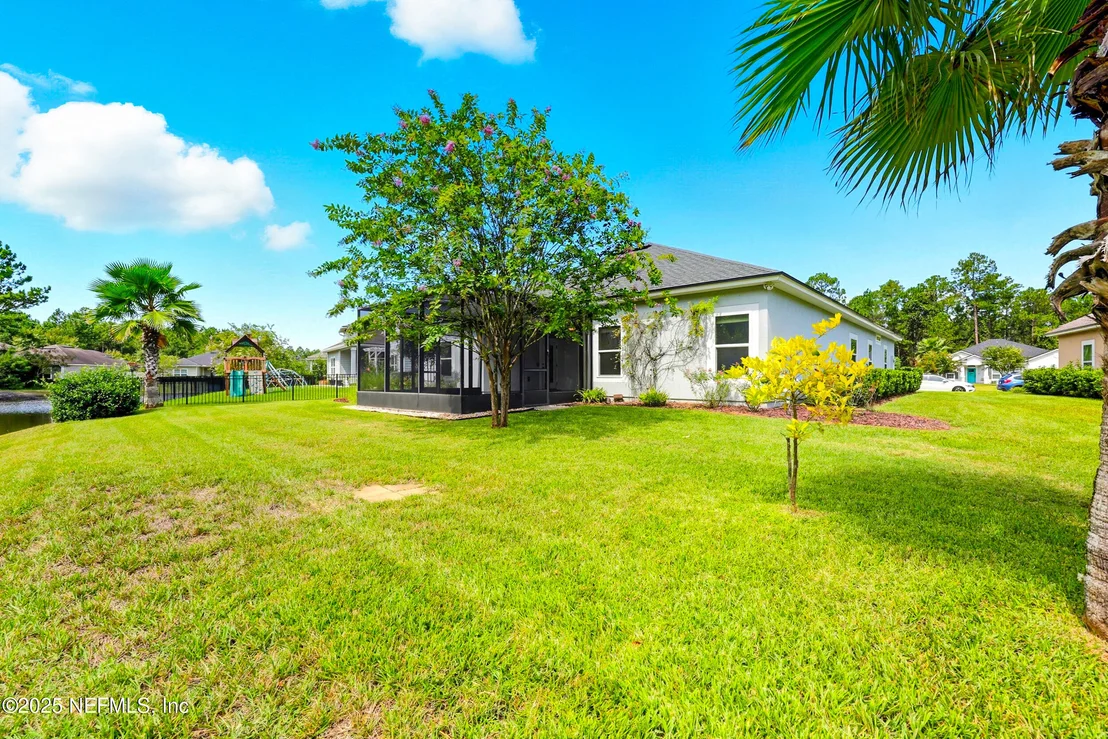 Photo of 96072 BREEZEWAY Court