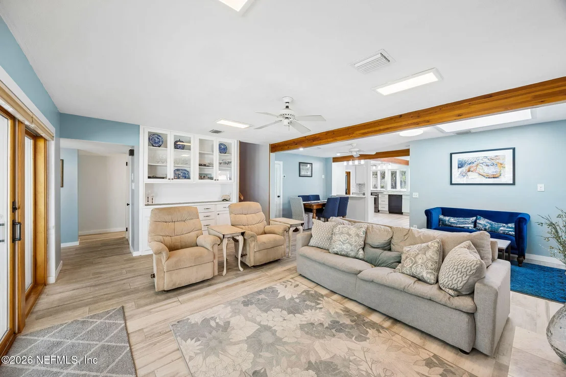 Photo of 930 RIVER Road
