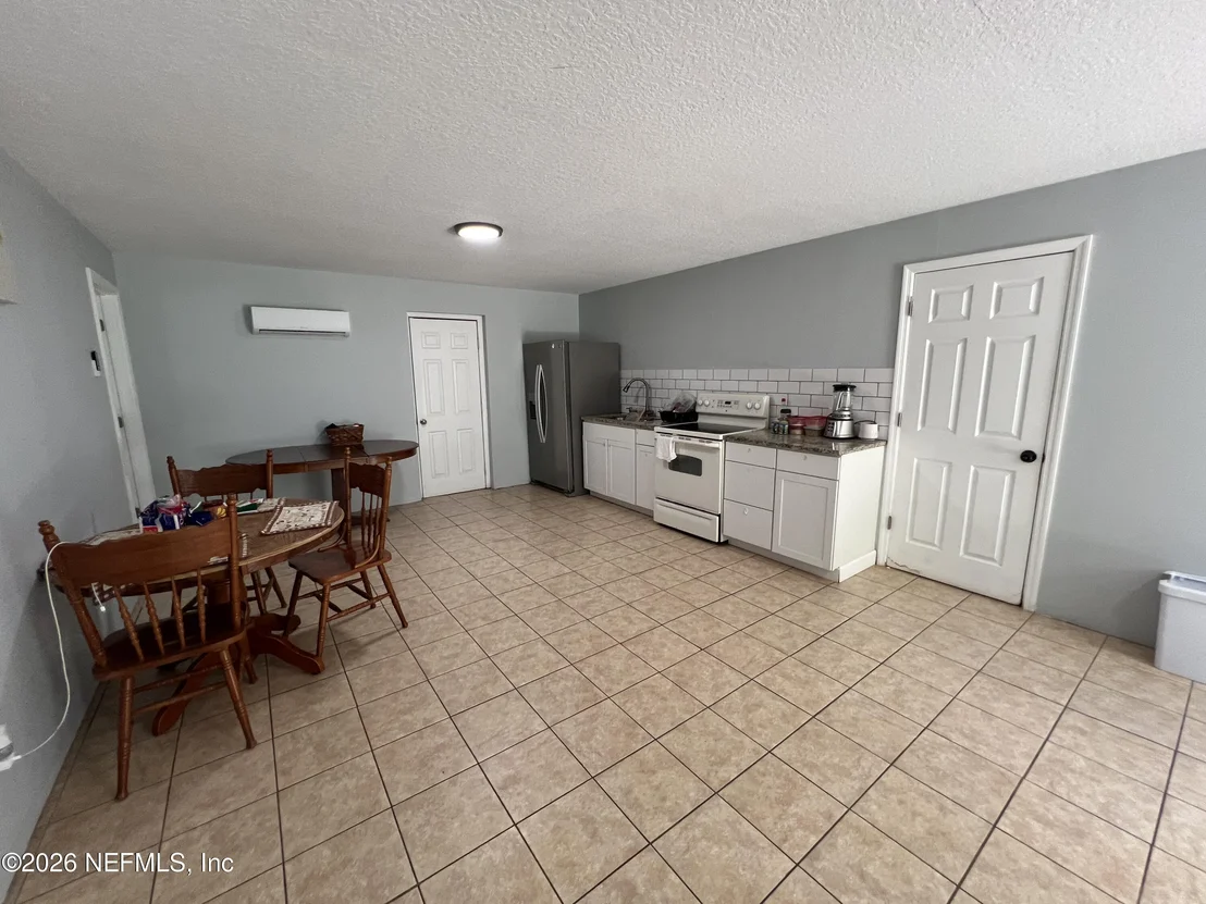 Photo of 468 TAYLOR Avenue