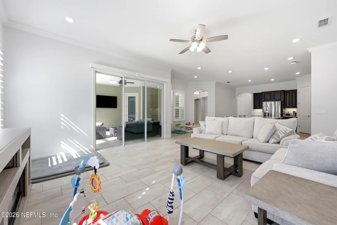 Photo of 44 BRASILLA Avenue