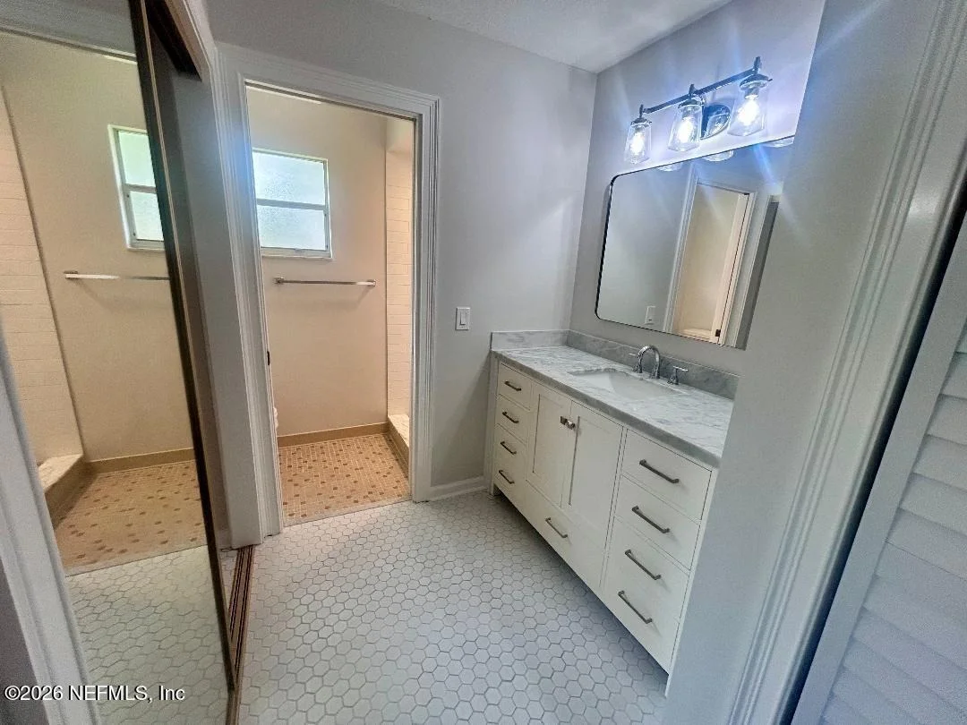 Photo of 702 NIEVES Lane