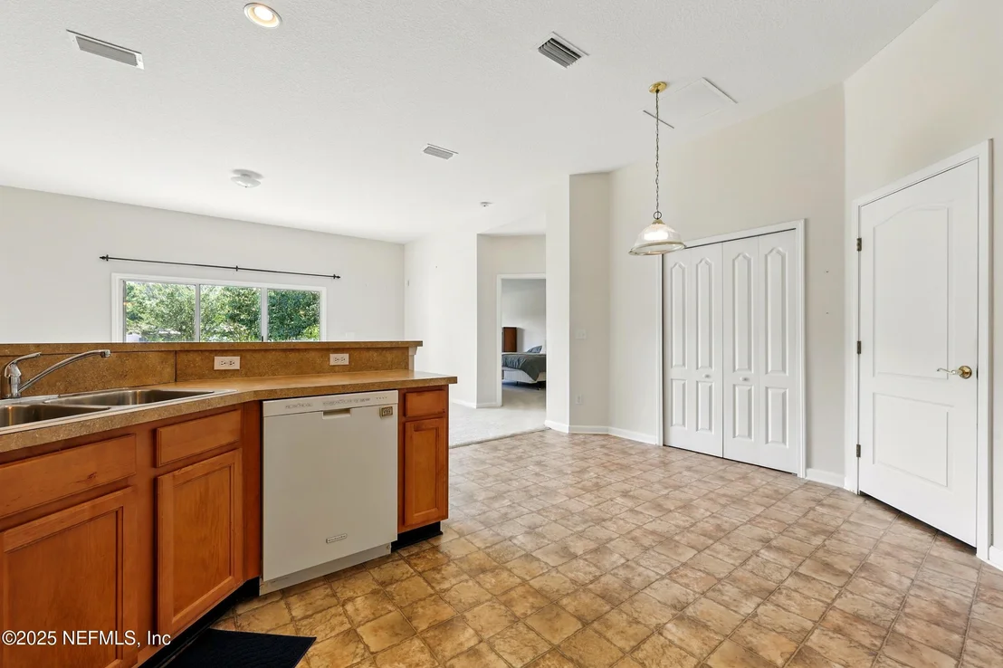 Photo of 372 JOHNS CREEK Parkway