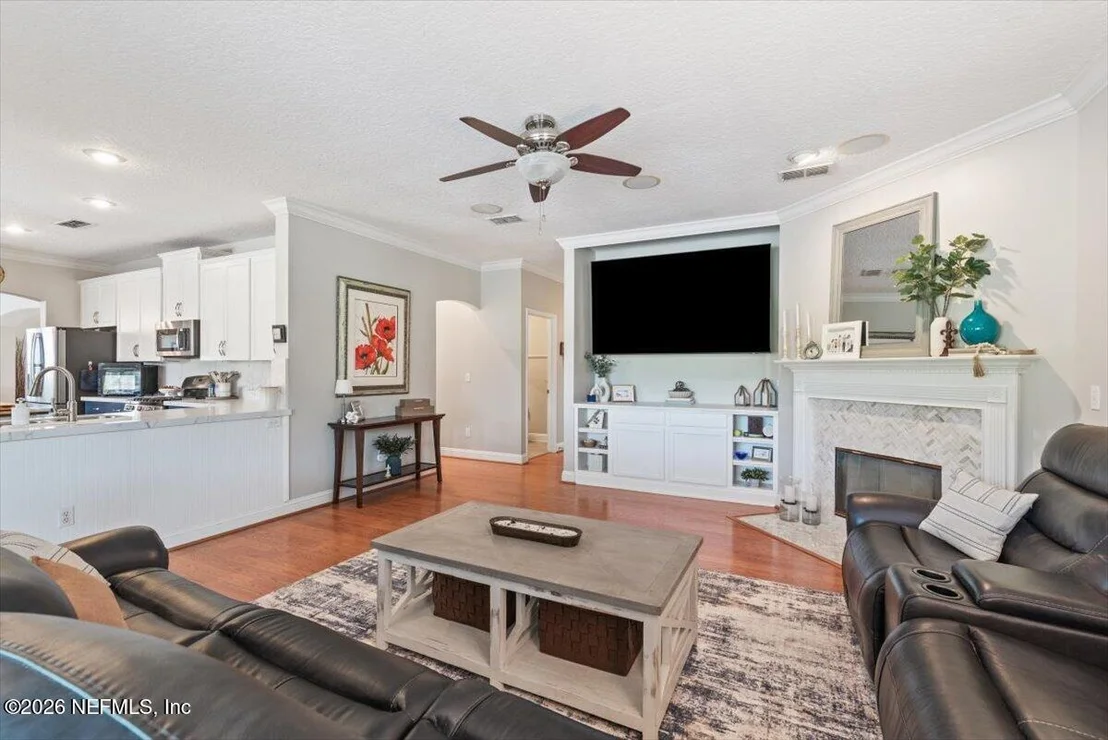 Photo of 817 EAGLE POINT Drive