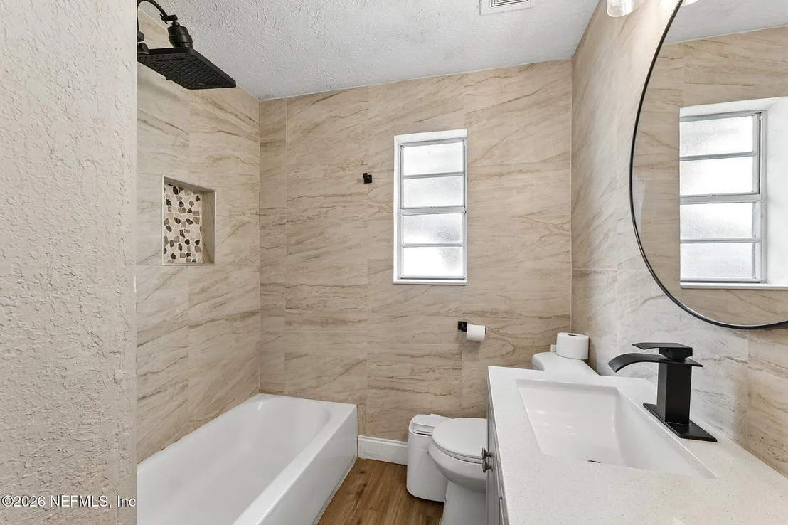 Photo of 5121 DUNSTAN Road