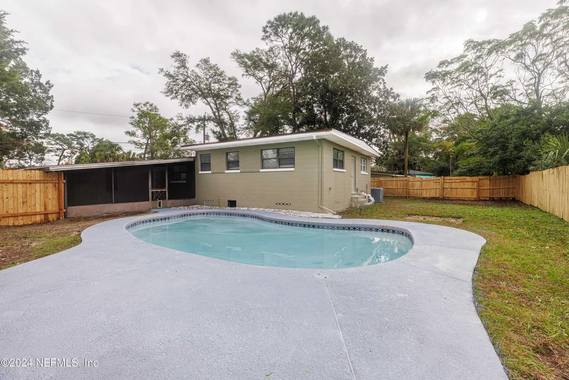 Photo of 958 OVERLOOK Drive