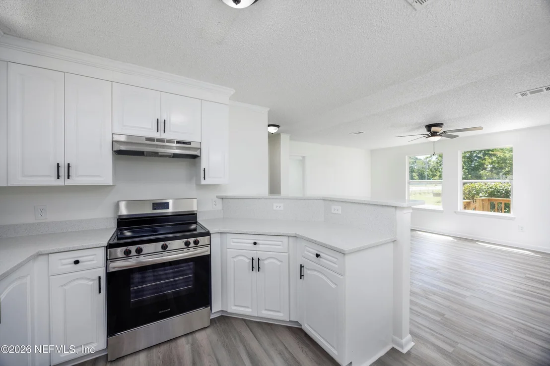 Photo of 900 HELEN Street