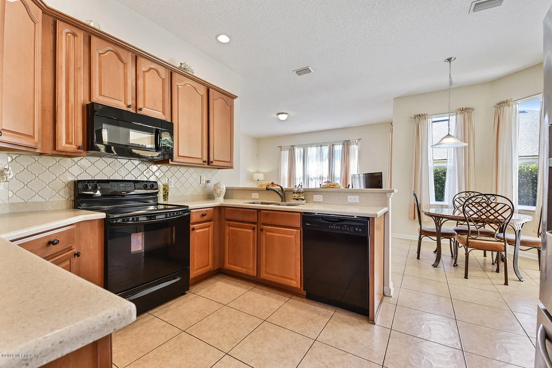 Photo of 290 HOLLAND Drive