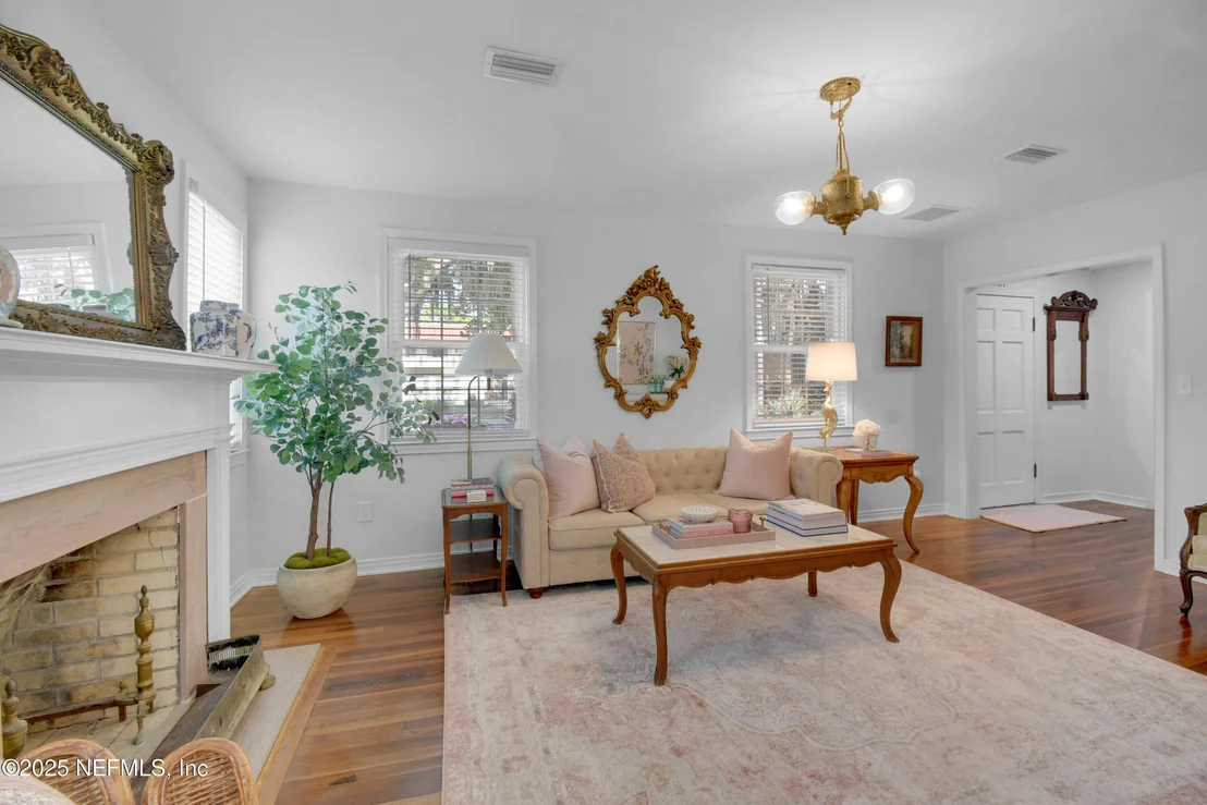 Photo of 42 MAGNOLIA Avenue