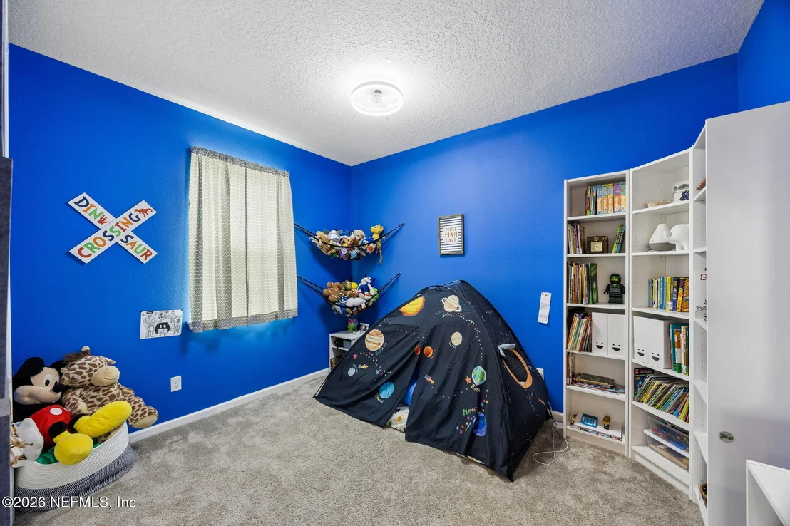 Photo of 141 LINSBURY Court