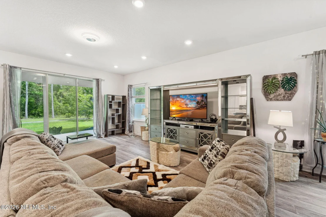Photo of 120 OAKLEAF Way