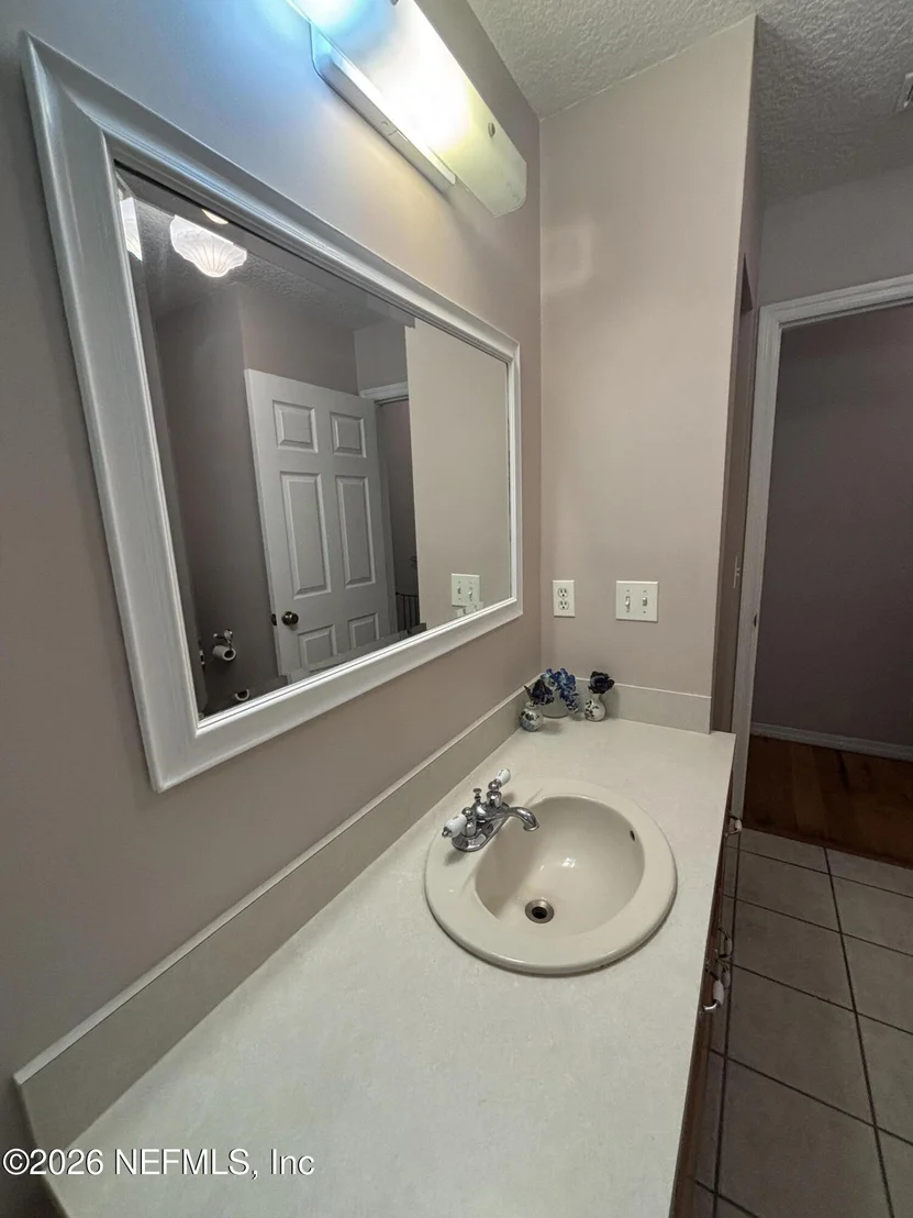 Photo of 25 CURRANT Avenue