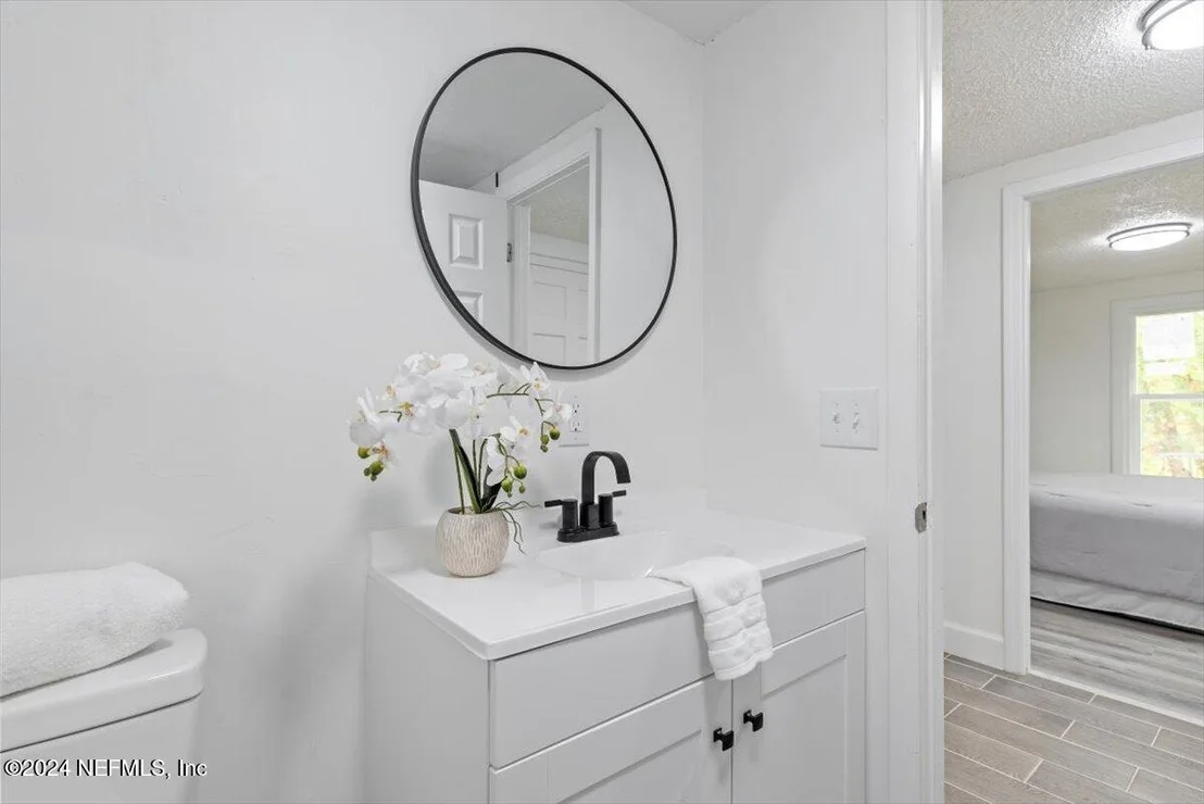 Photo of 4029 EDISON Avenue