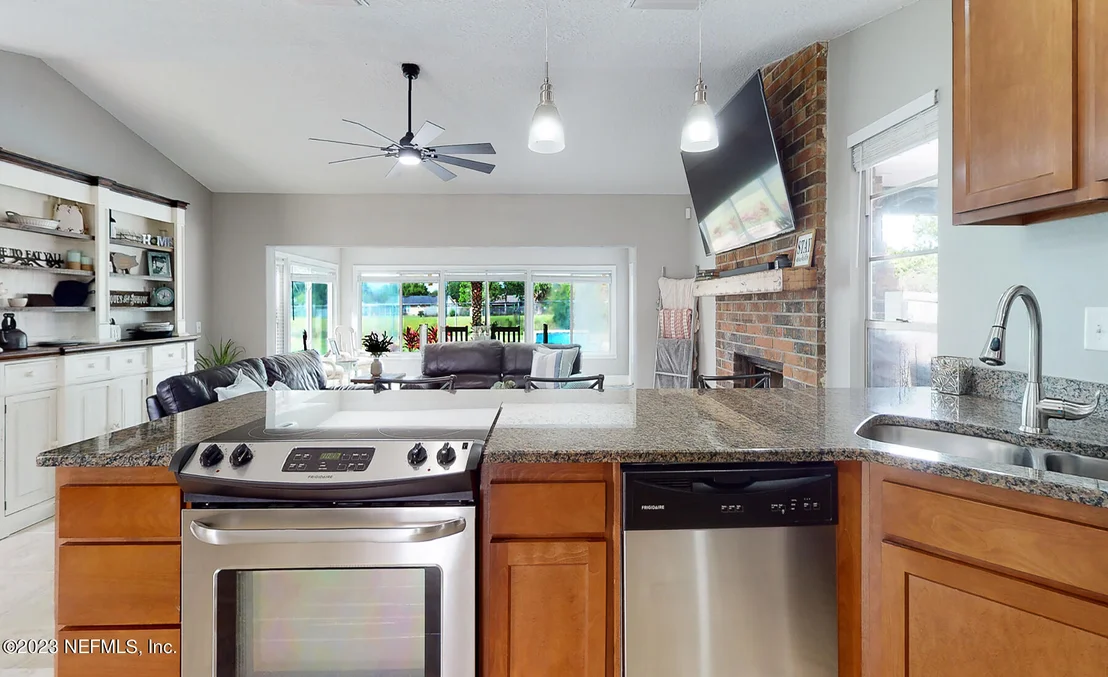 Photo of 1096 MEADOW Drive