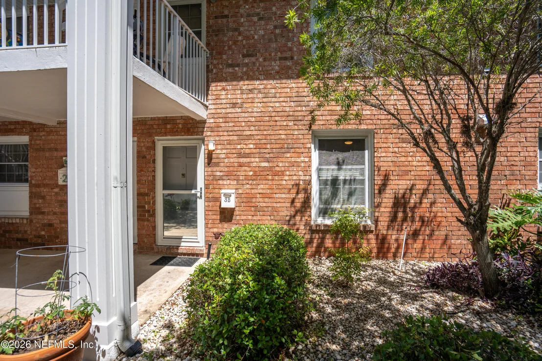 Photo of Unit 3B at 83 COMARES Avenue