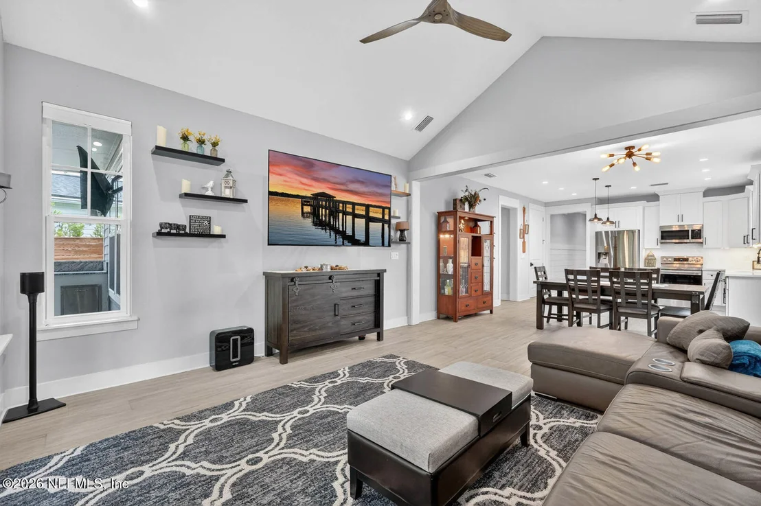 Photo of 3 SOLANO Avenue