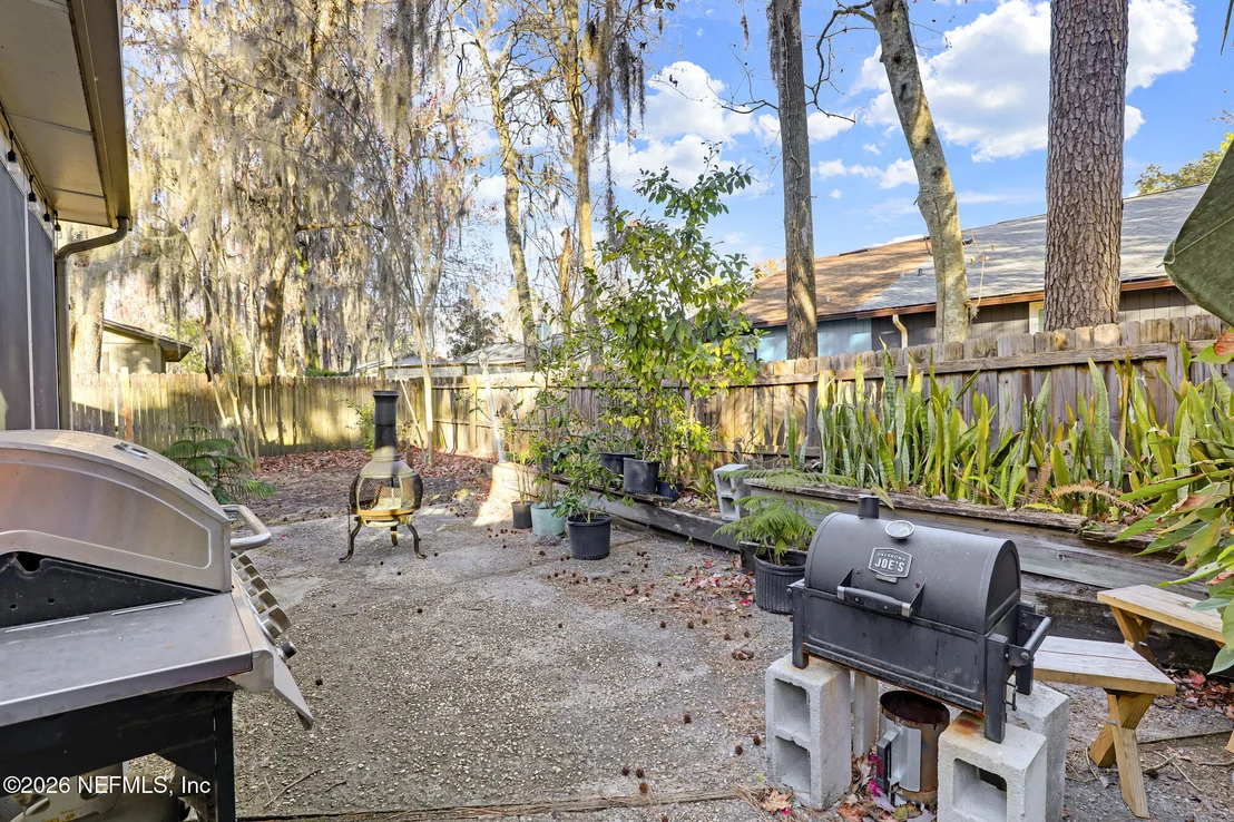 Photo of 531 LORING Avenue