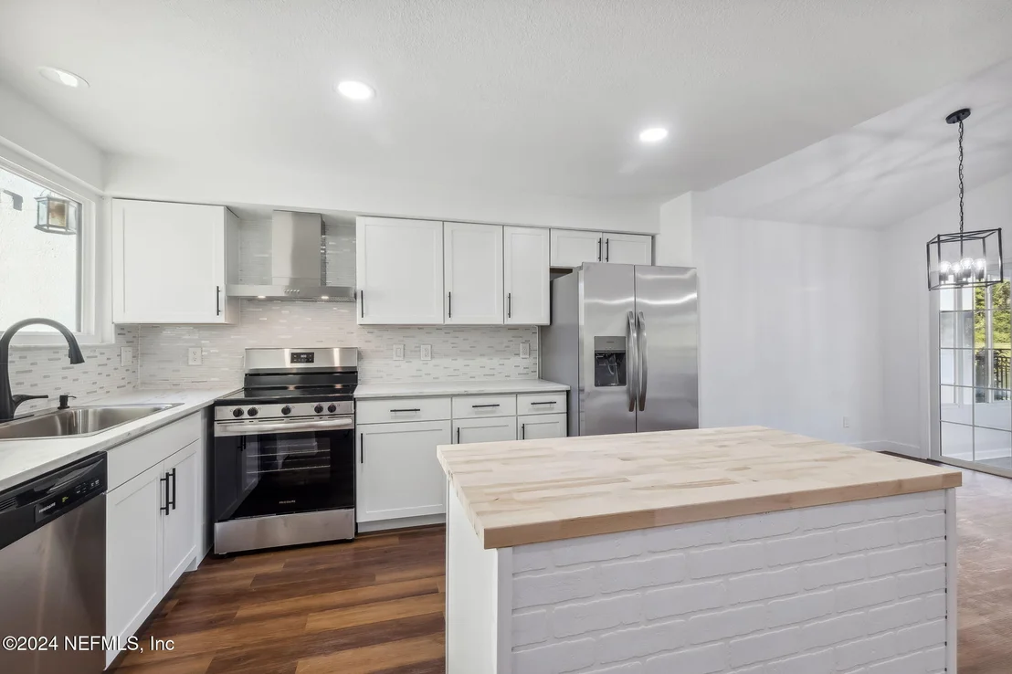 Photo of 7826 LINKSIDE Drive