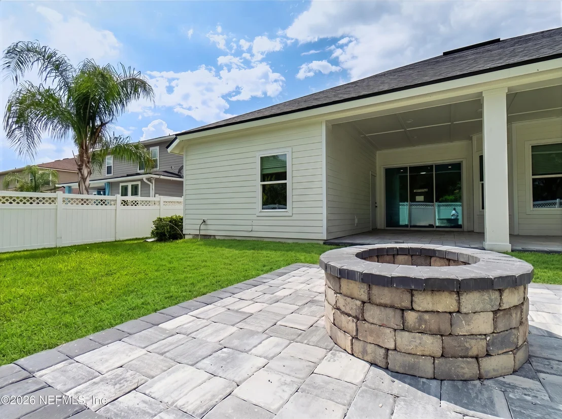 Photo of 424 PAISLEY Place