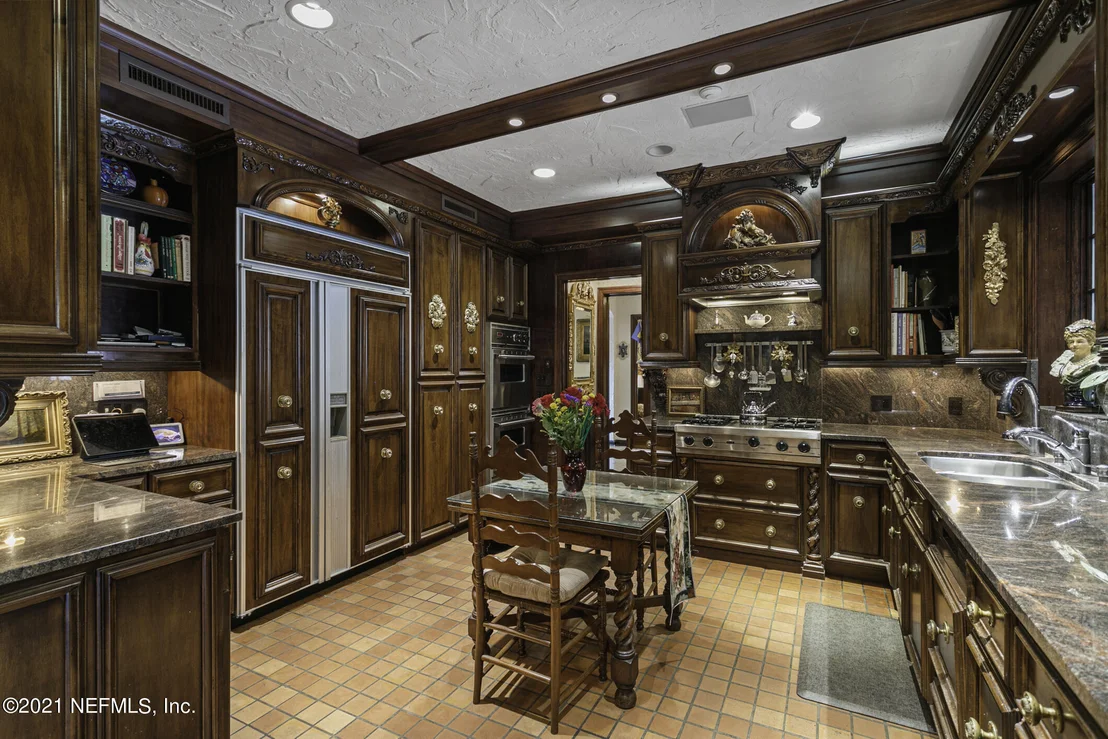 Photo of 927 ARBOR Lane