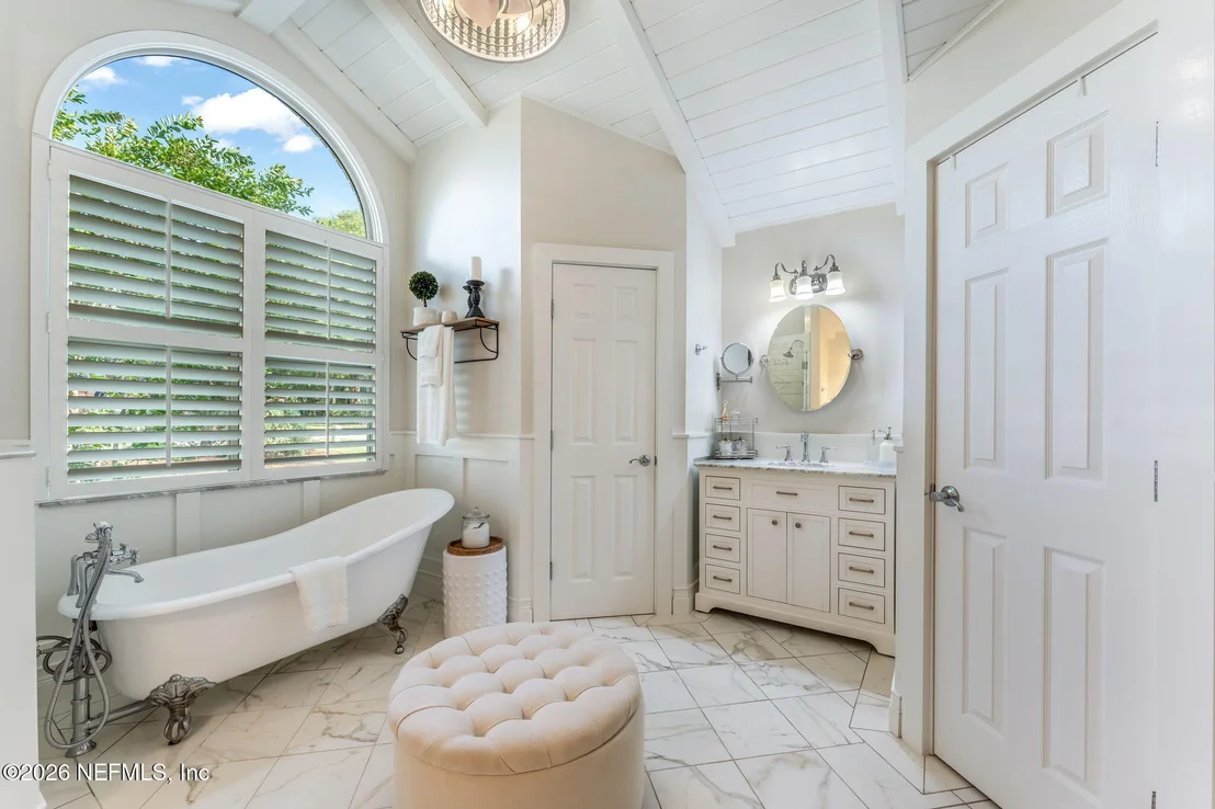 Photo of 1204 CREEK BEND Road