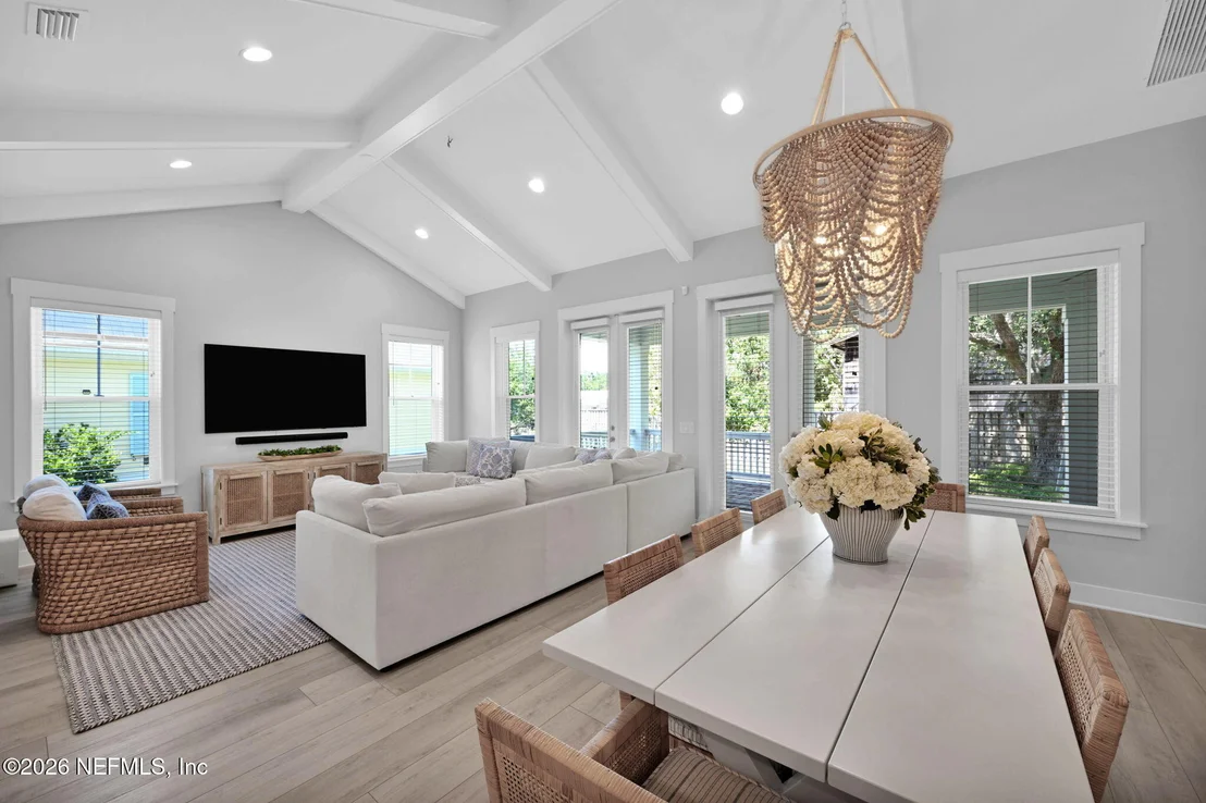 Photo of 472 RIDGEWAY Road