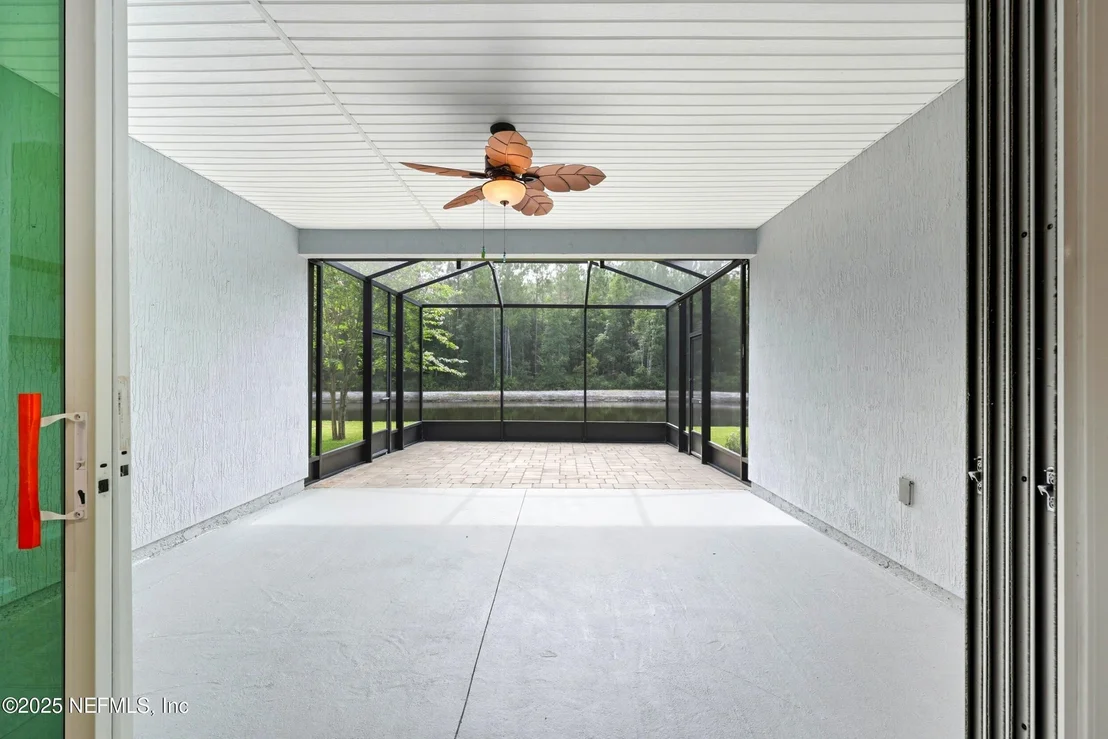 Photo of 96072 BREEZEWAY Court
