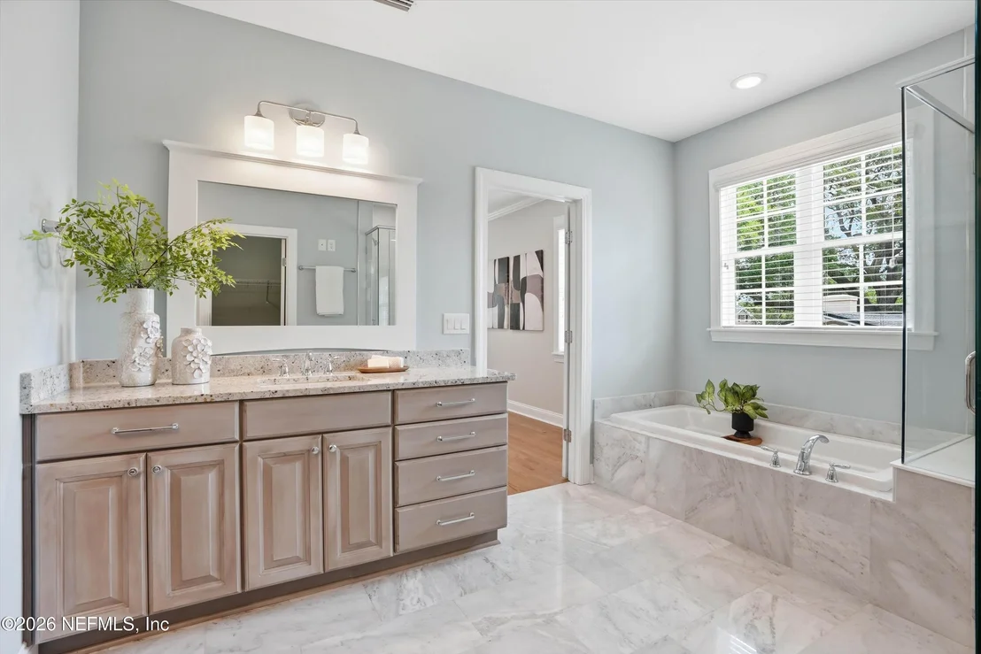 Photo of 1052 HOLLY Lane