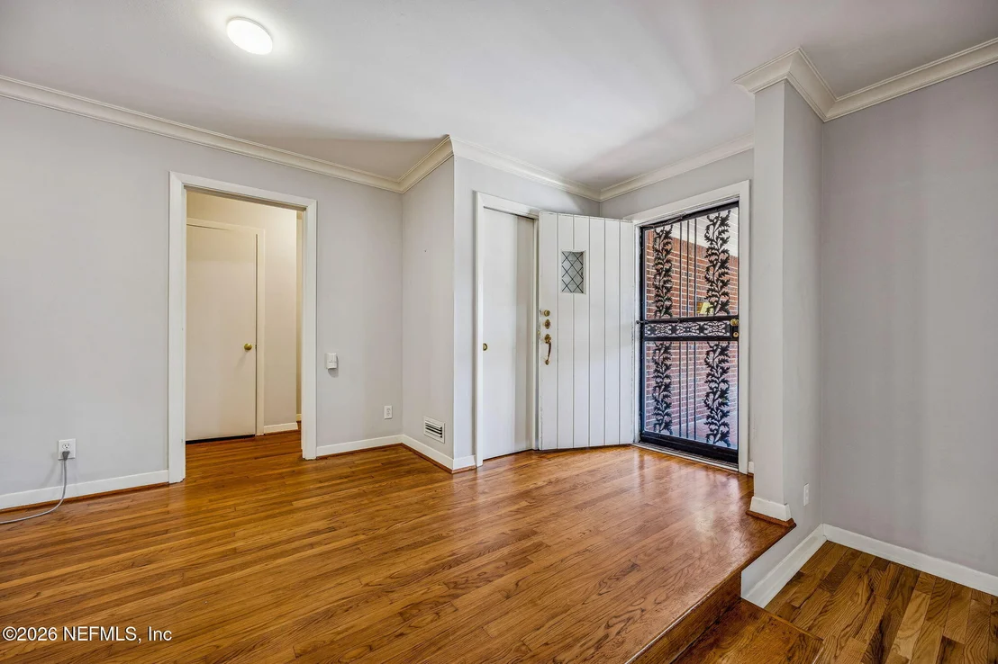 Photo of 4768 QUEEN Lane