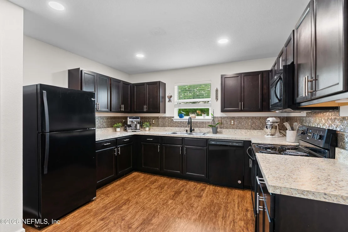 Photo of 6178 DAYLILLY Road