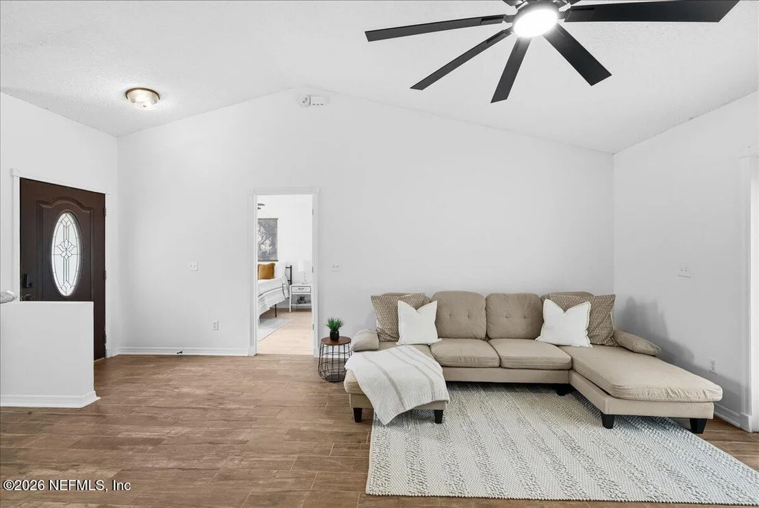 Photo of 425 3RD Street W