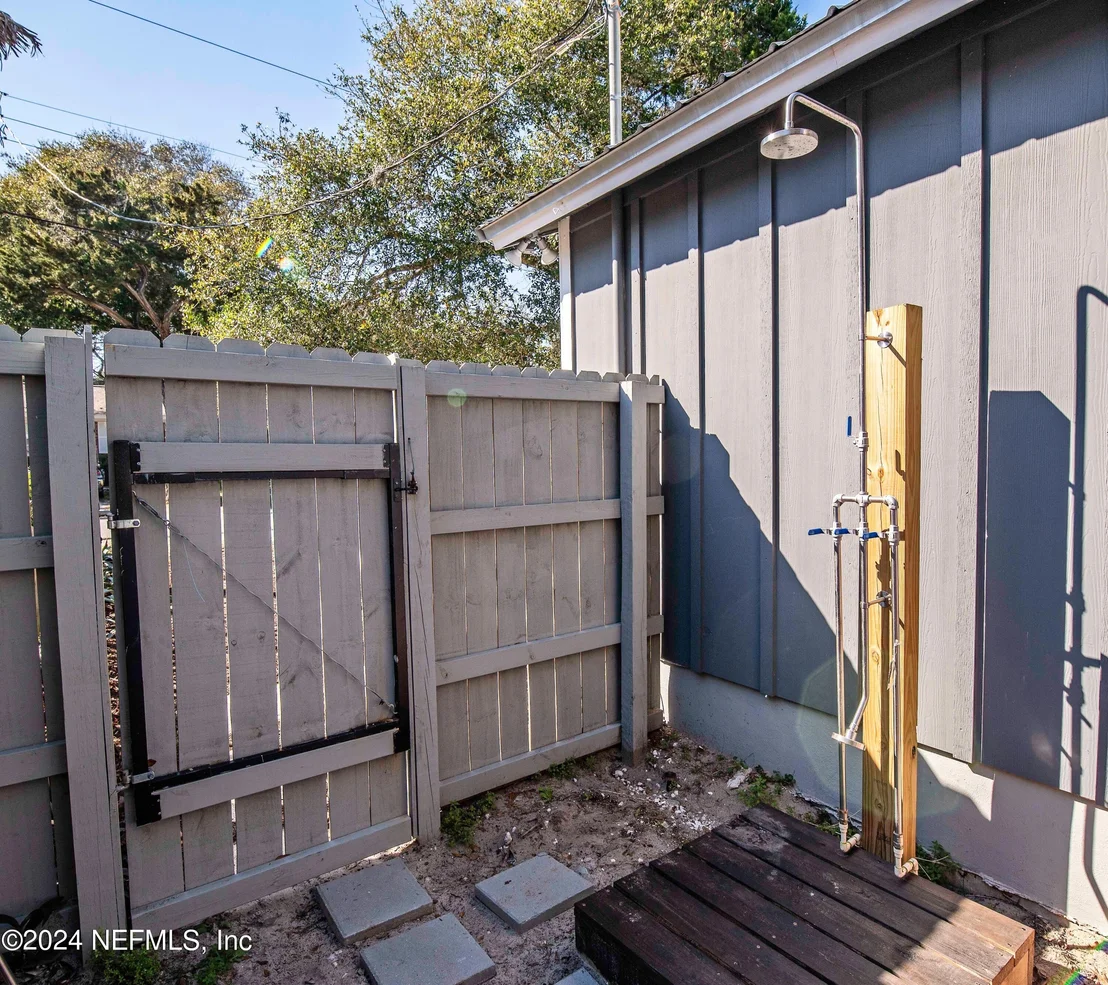 Photo of 1684 LEON Street