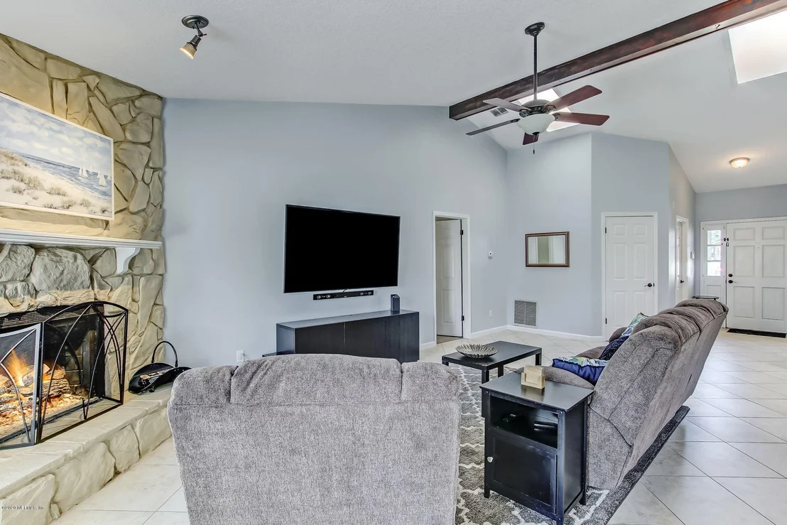 Photo of 3143 ROUNDHAM Lane