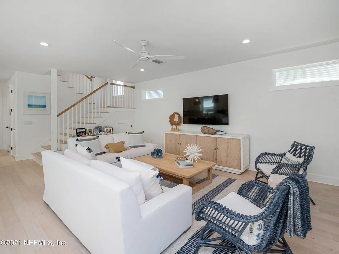 Photo of 203 LORA Street