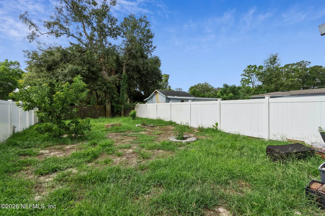 Photo of 2426 LIGUSTRUM Road