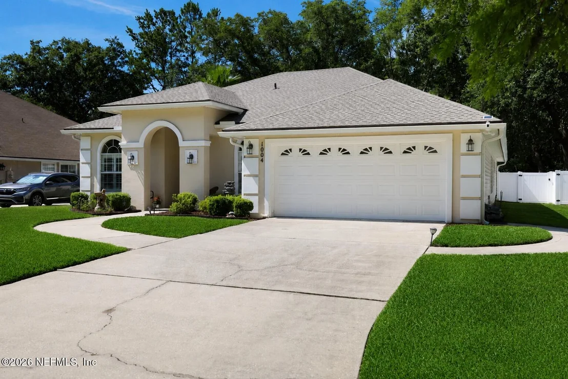 Photo of 1004 FLORA PARKE Drive