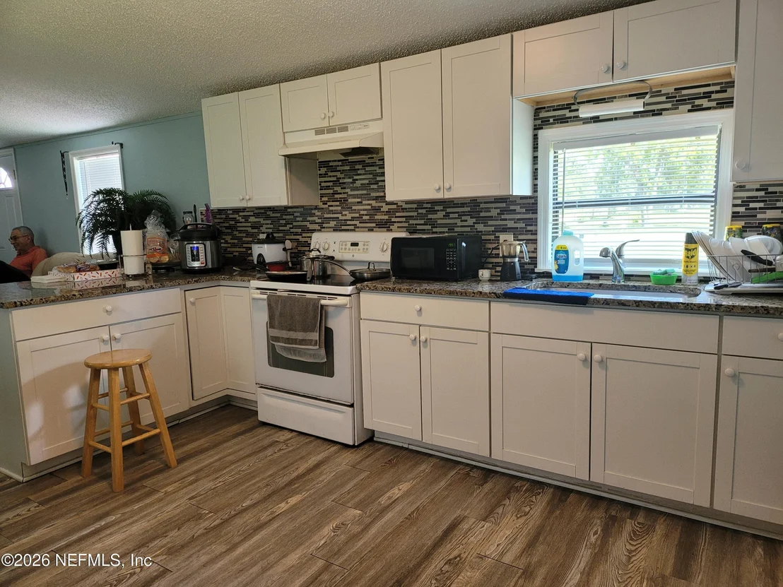 Photo of 445 LOGAN Avenue