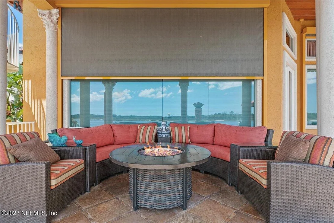 Photo of 1261 DELFINO Drive