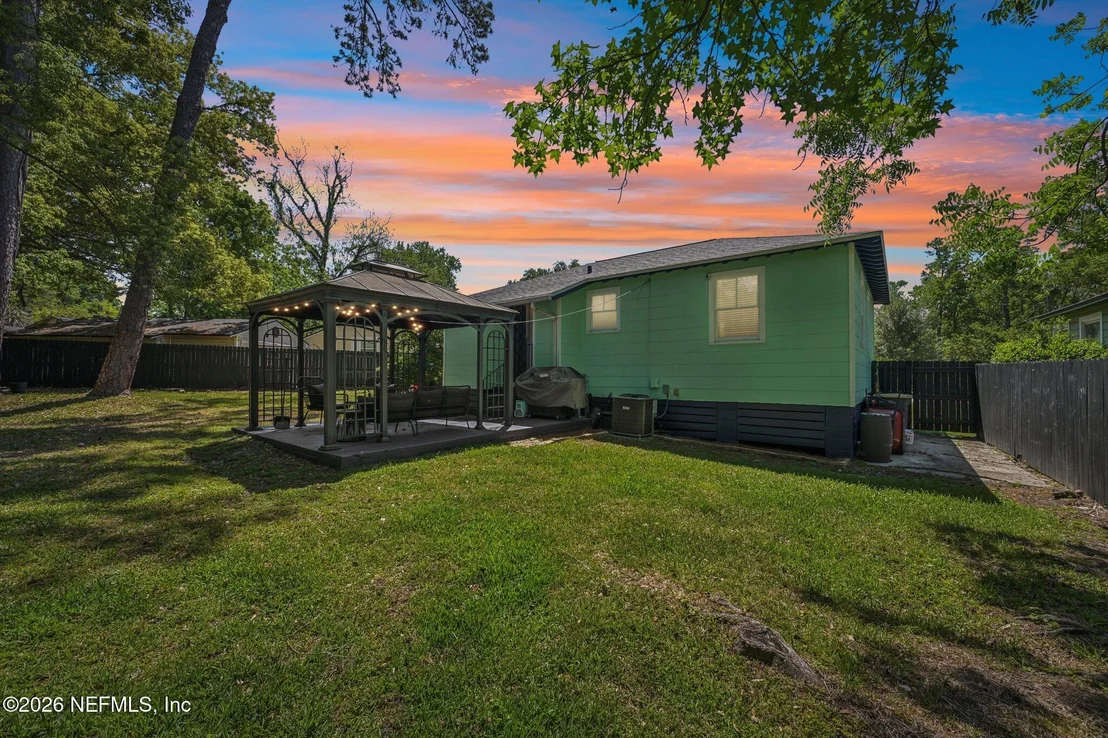 Photo of 1315 AZALEA Drive
