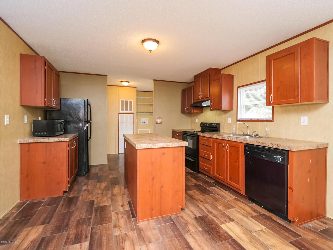 Photo of 1410 STARRATT Road