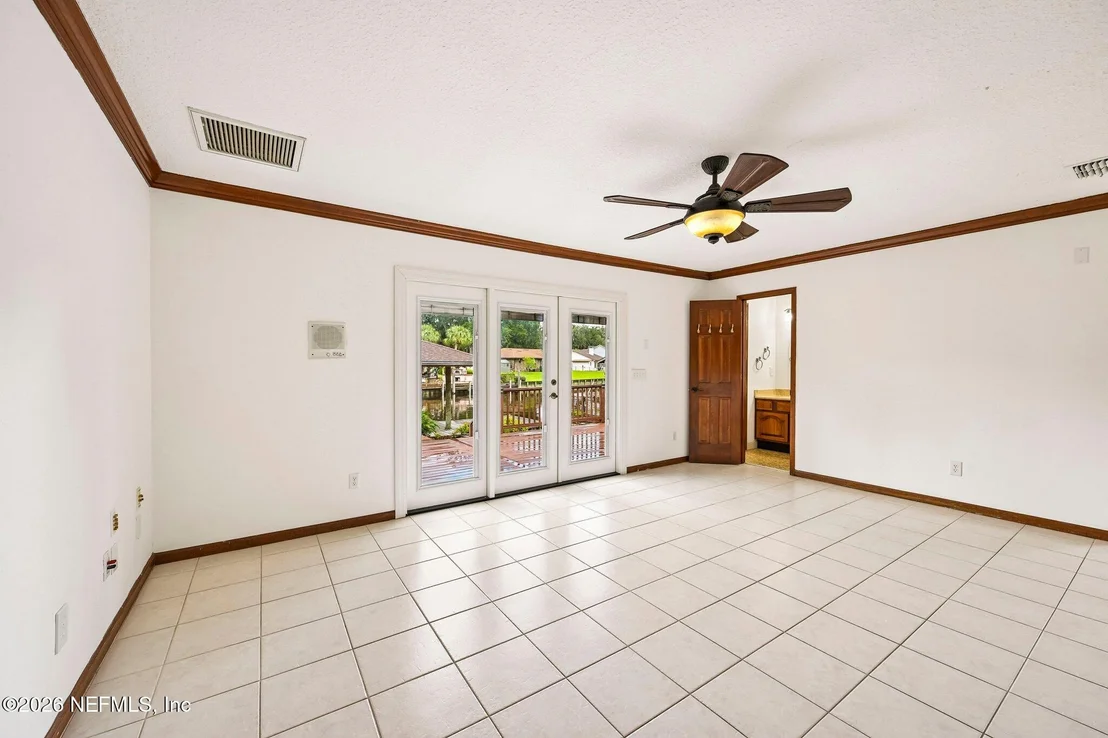 Photo of 331 OAK Drive S