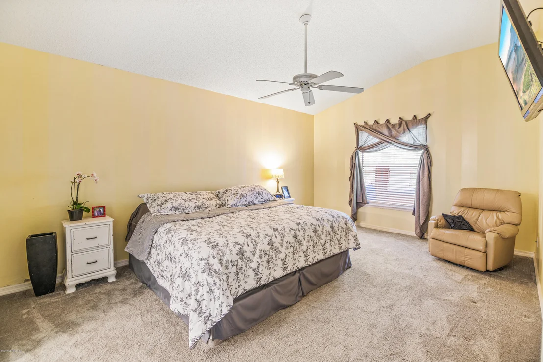 Photo of 221 JOHNS GLEN Drive