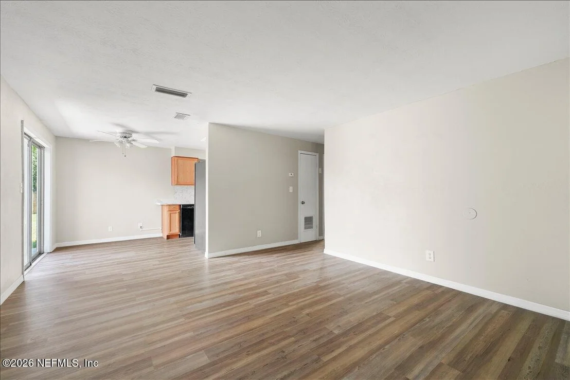 Photo of 215 EDSON Drive