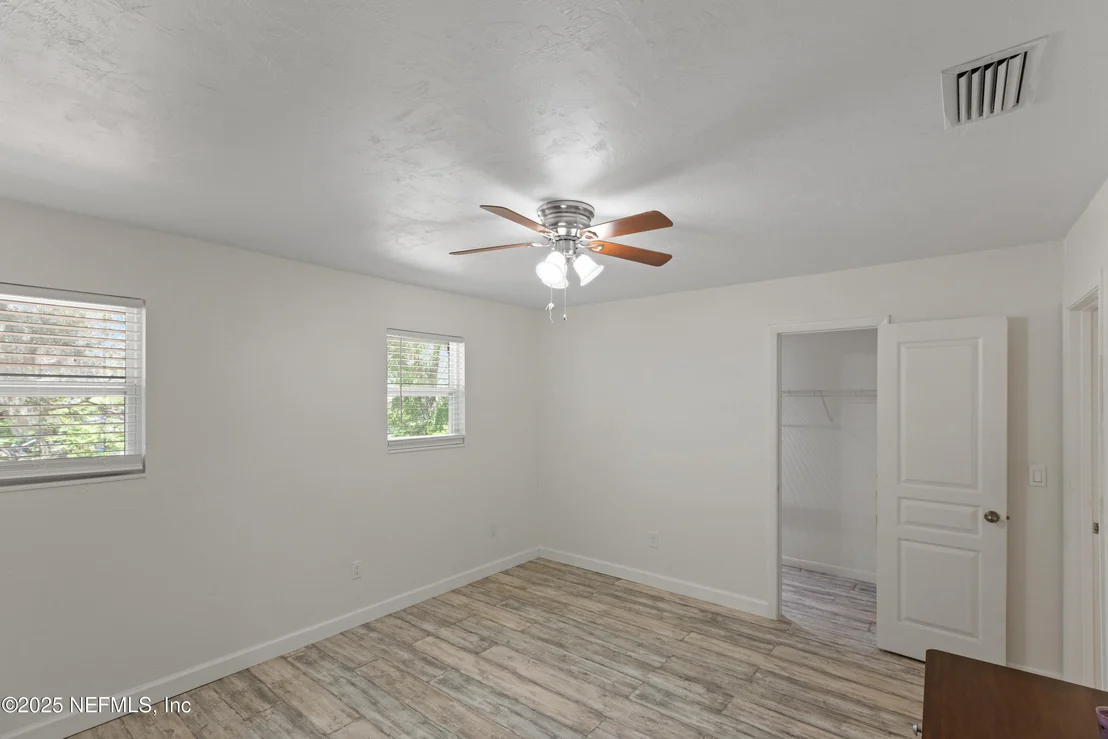Photo of 303 SE 3RD Avenue