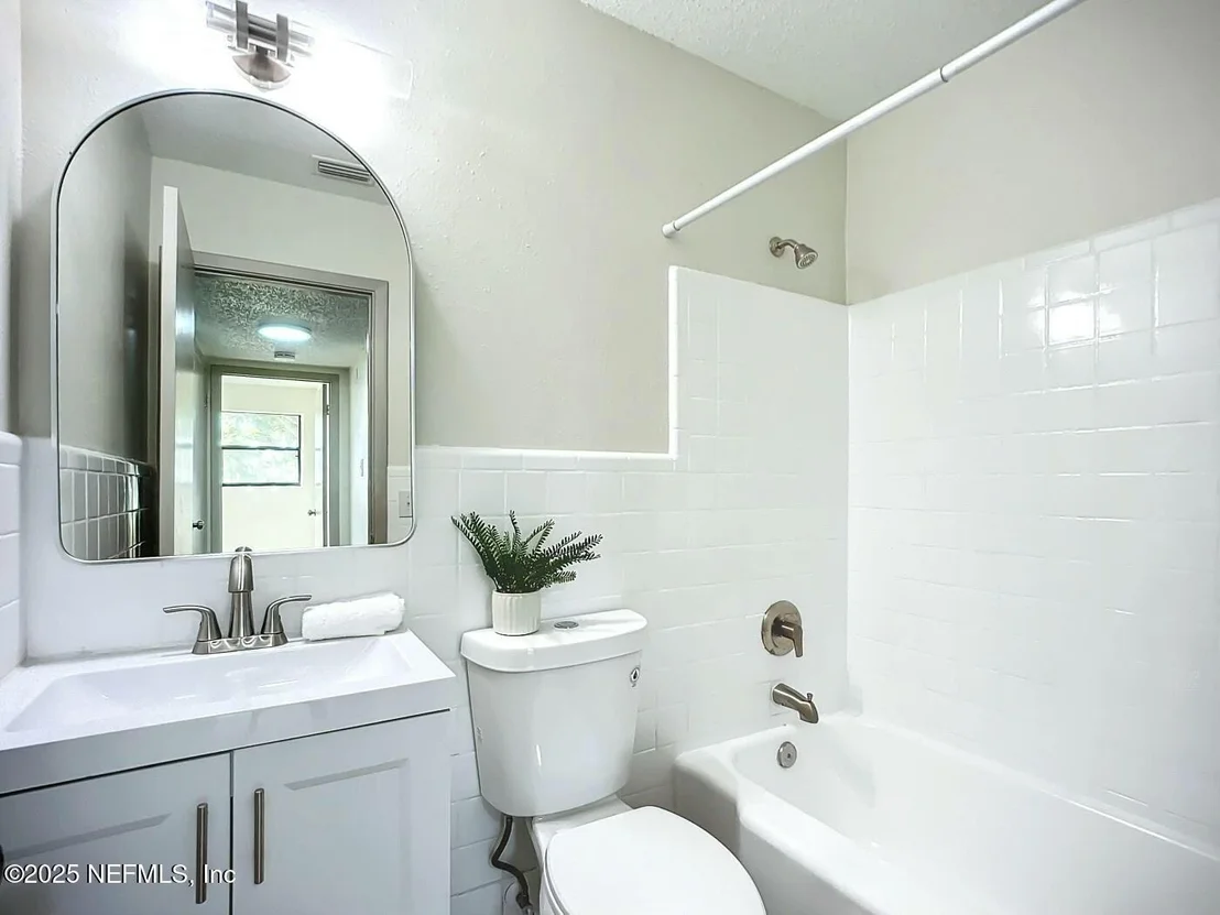 Photo of 7446 SPINOLA Road