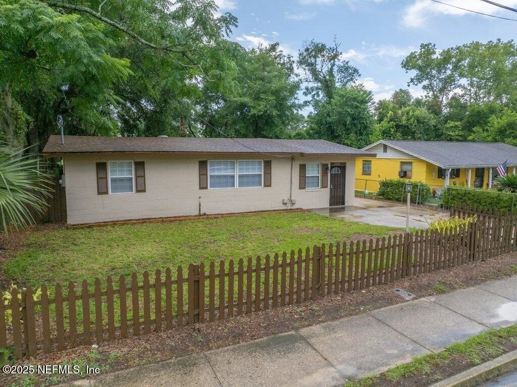 Photo of 2864 LEONID Road
