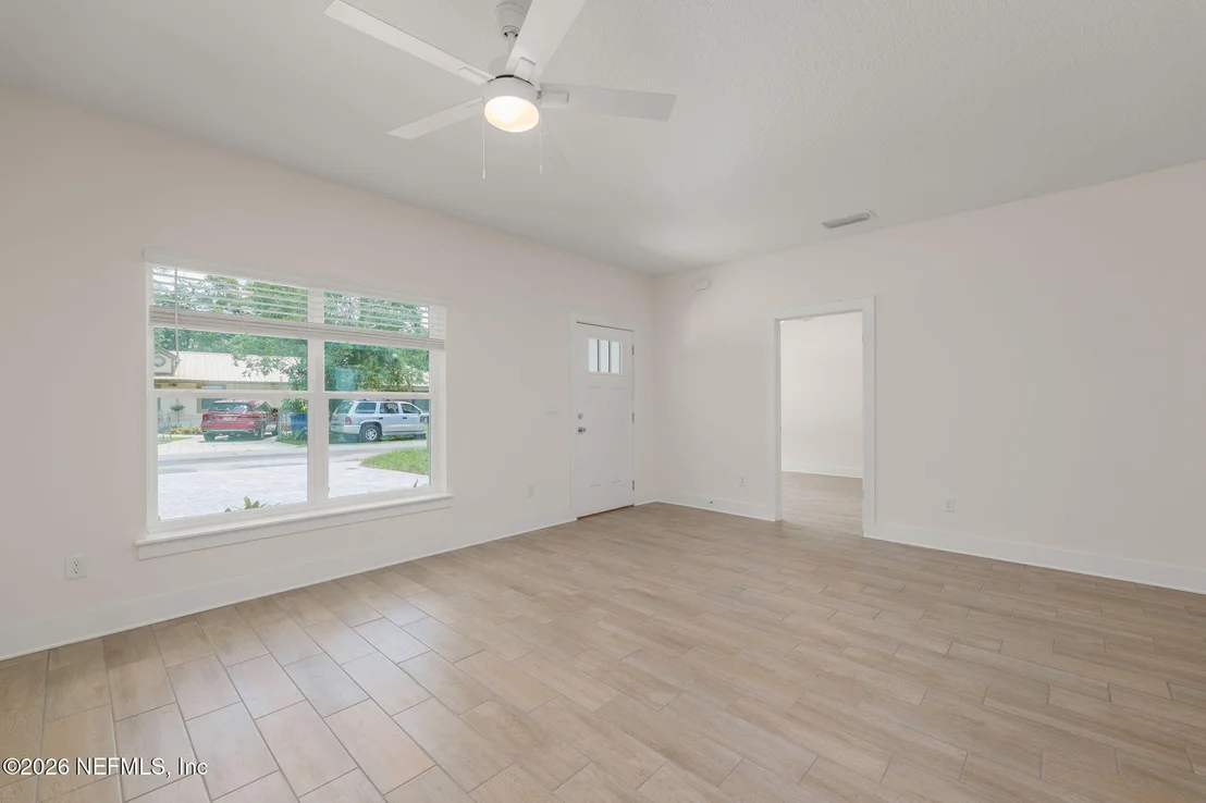 Photo of 886 W 3RD Street