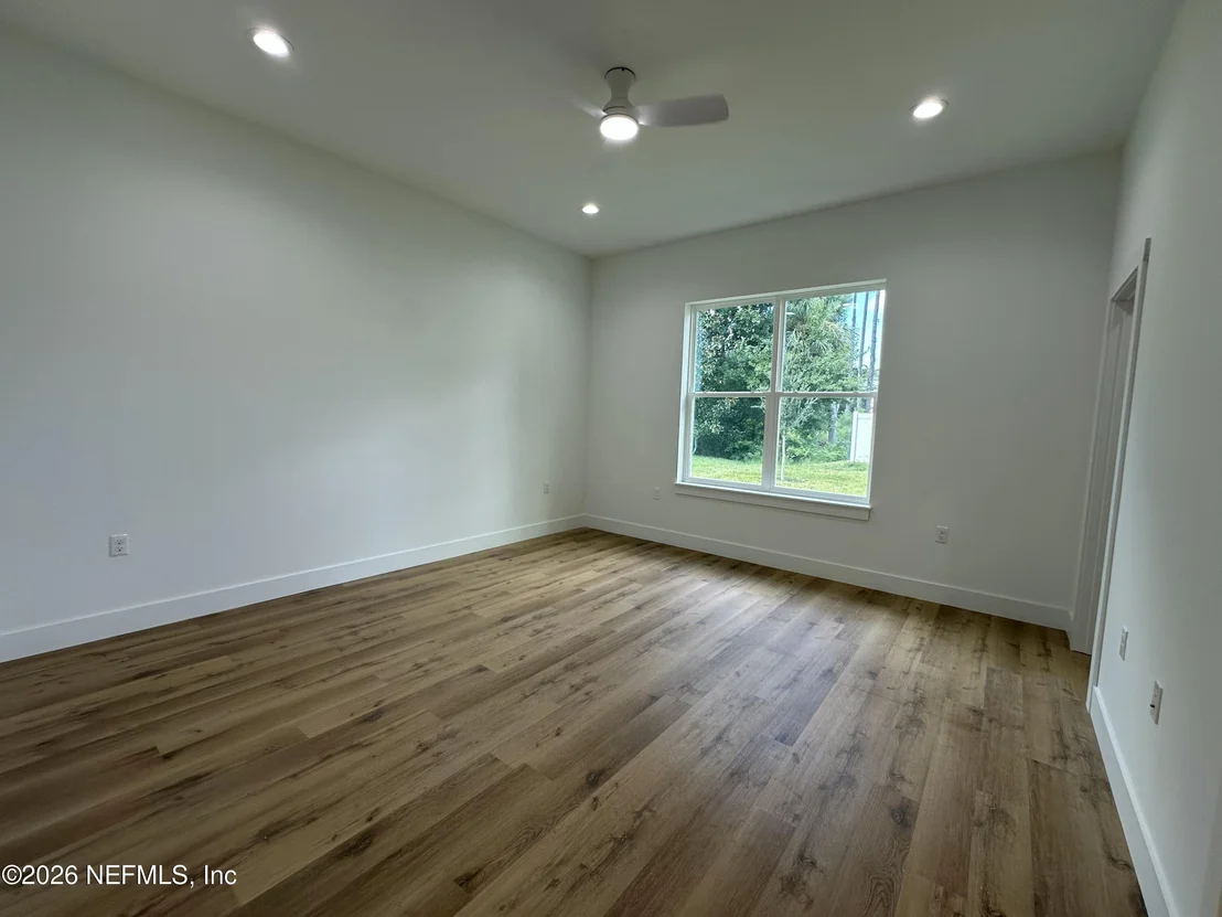Photo of 57 BARRING Place N